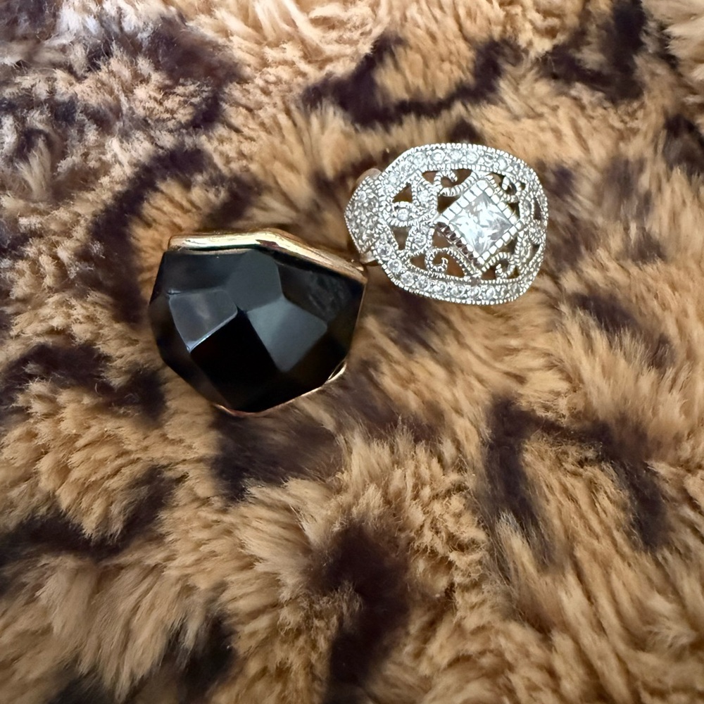 Elegant Black and Gold Women's Ring blk size 8
Silver size 7